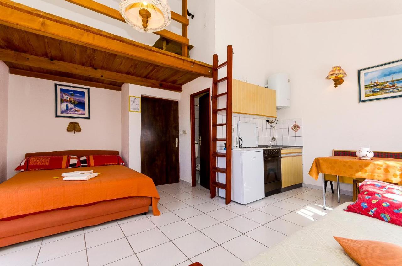 Apartments Pera Razanj Exterior photo